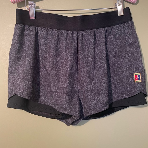 🎅🏻Nike Women's Black and Gray Athletic Shorts - Picture 1 of 5